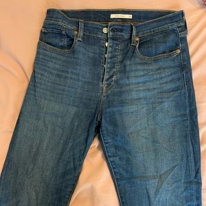 Women’s Levi’s button up straight leg jeans